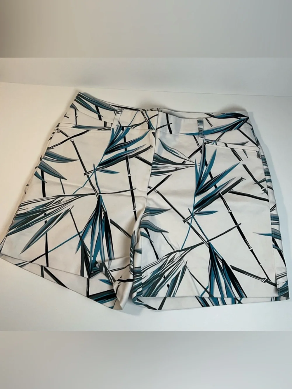 The 5” Short Tropical Palm Print Shorts Women Size 6 Beach Resort Stretch